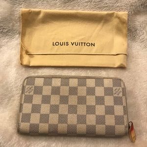 Louis Vuitton Damier Azur zippy wallet